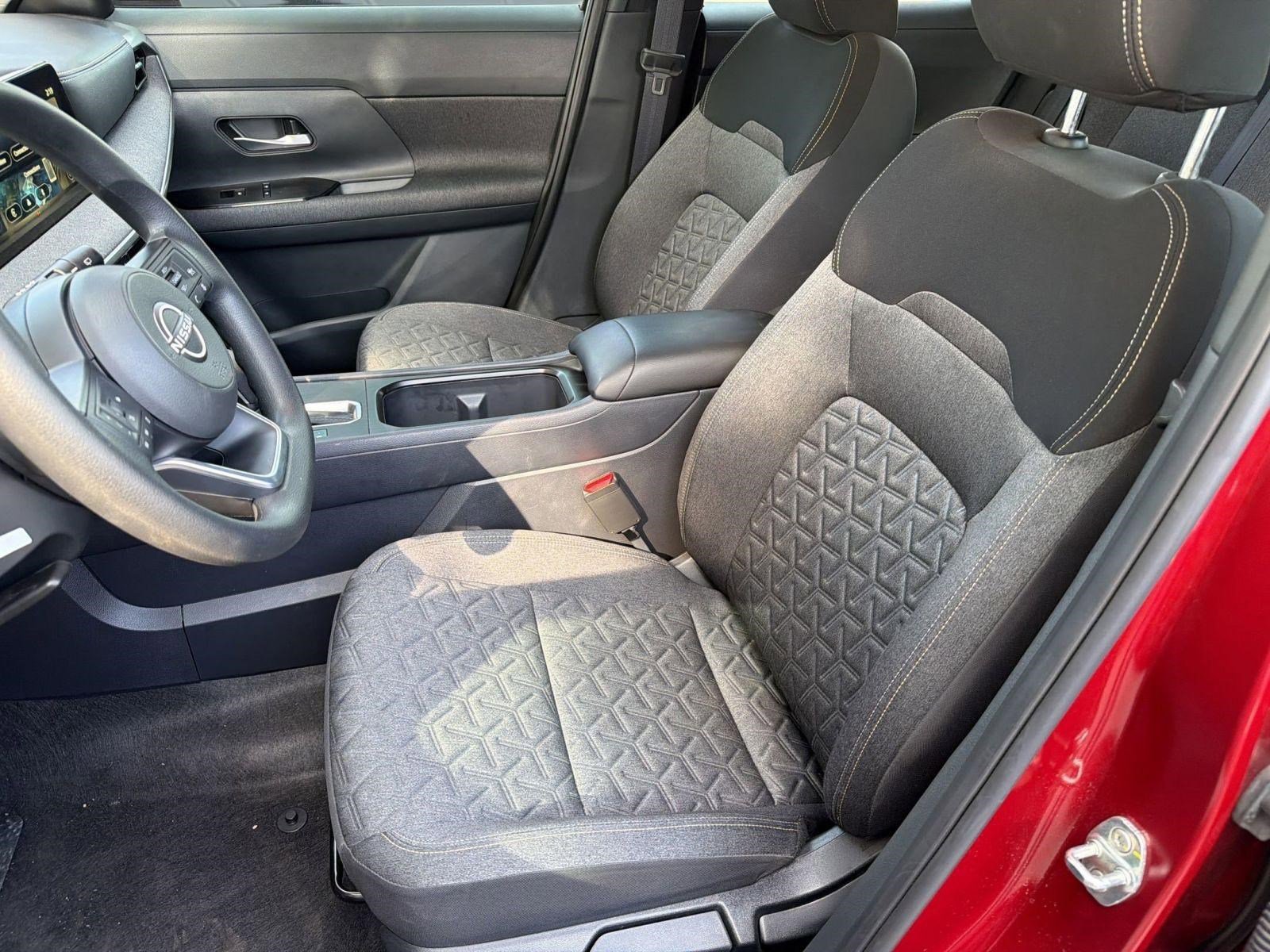 Kicks SV FWD SUV