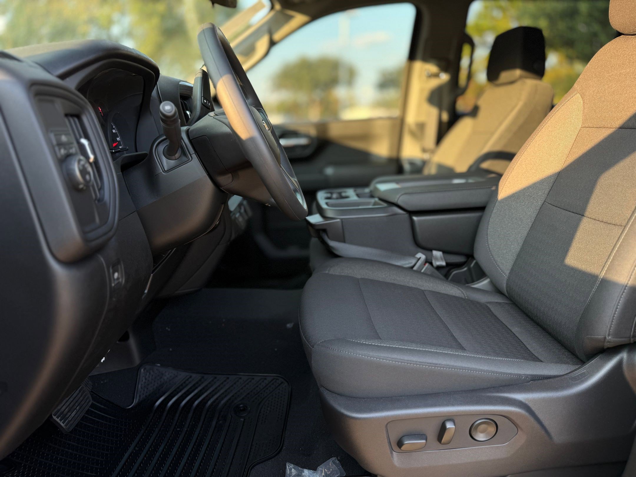 2026 Chevrolet Silverado 1500 Custom photo 4