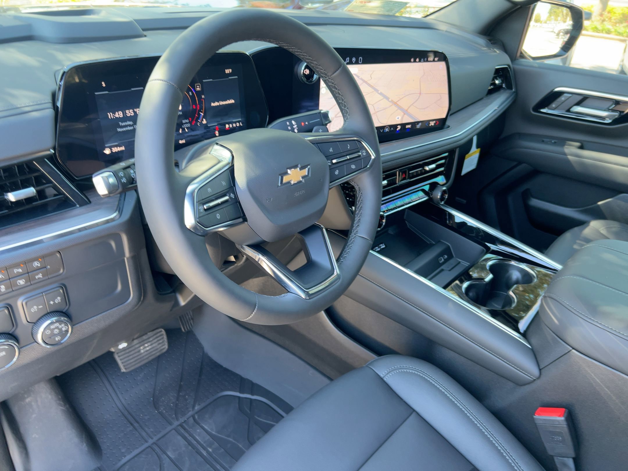 2026 Chevrolet Suburban LT photo 4