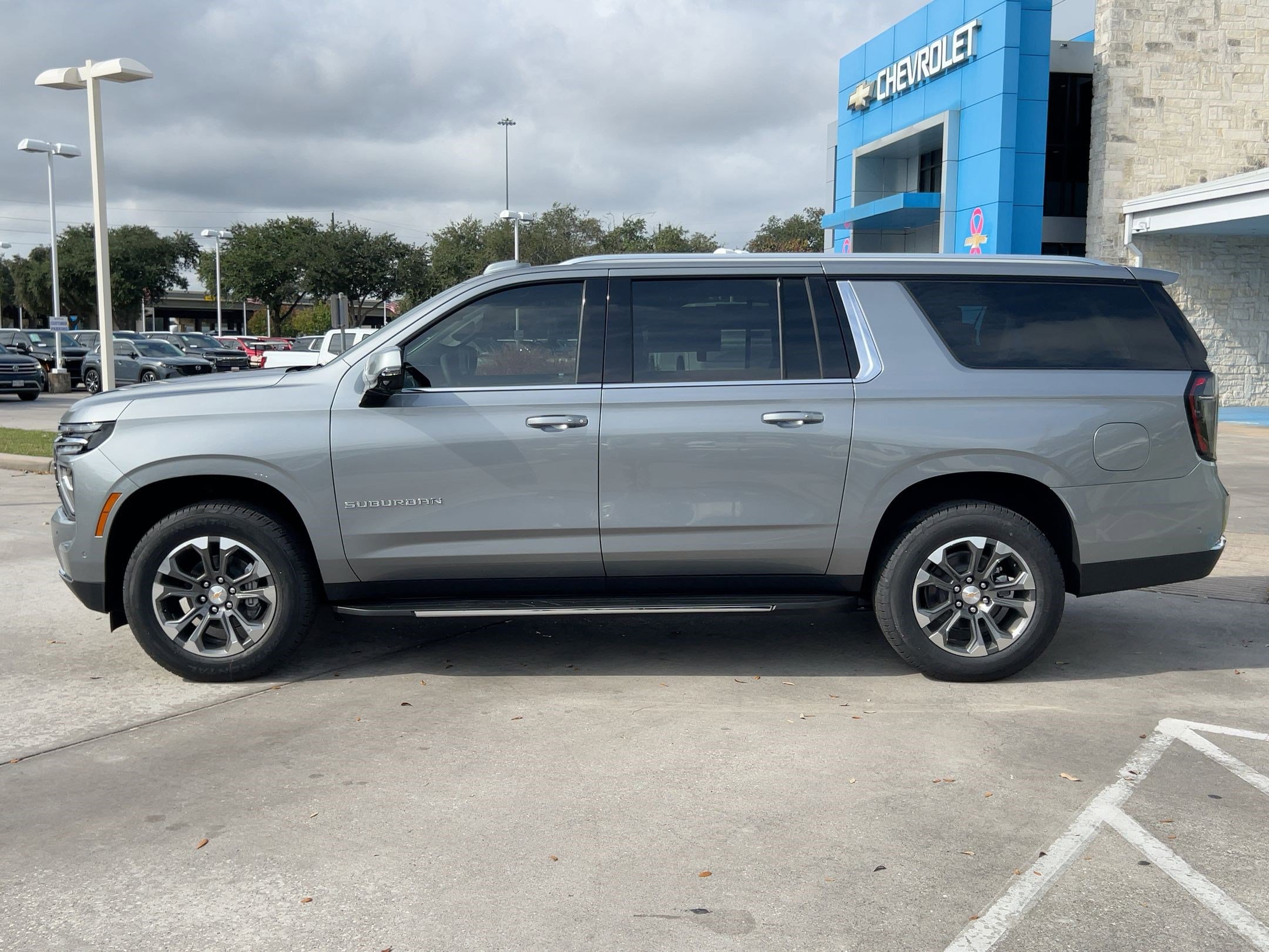 2026 Chevrolet Suburban LT photo 2