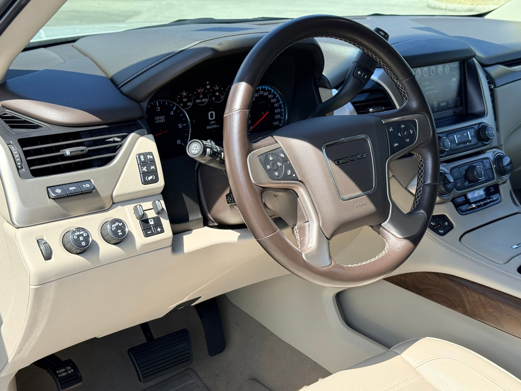 2019 Gmc Yukon Denali photo 3