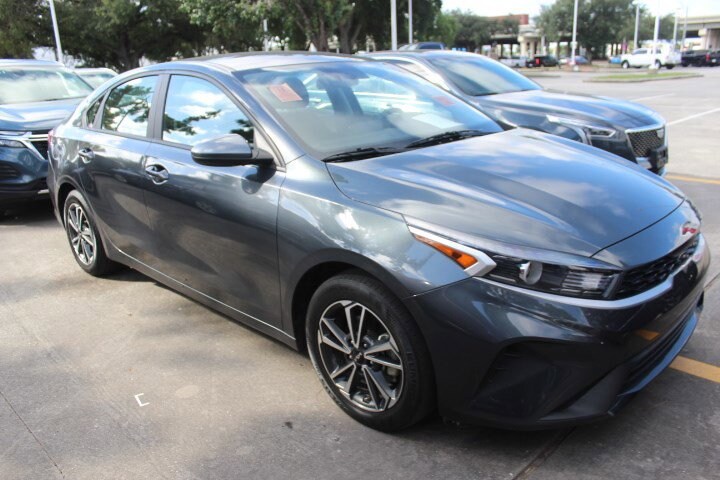 2023 Kia Forte LXS photo 2
