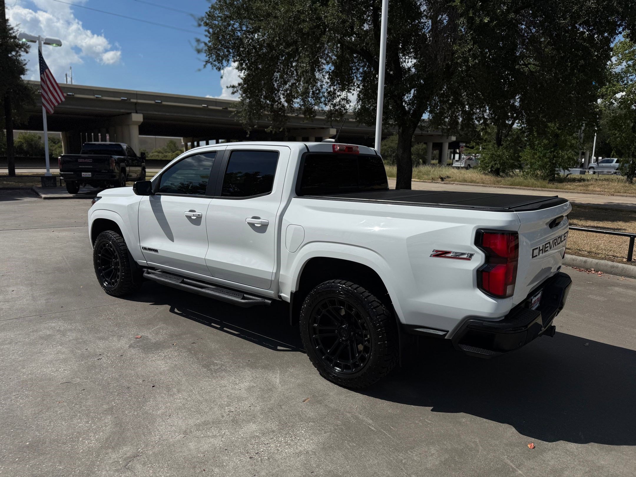 2023 Chevrolet Colorado Z71 photo 3