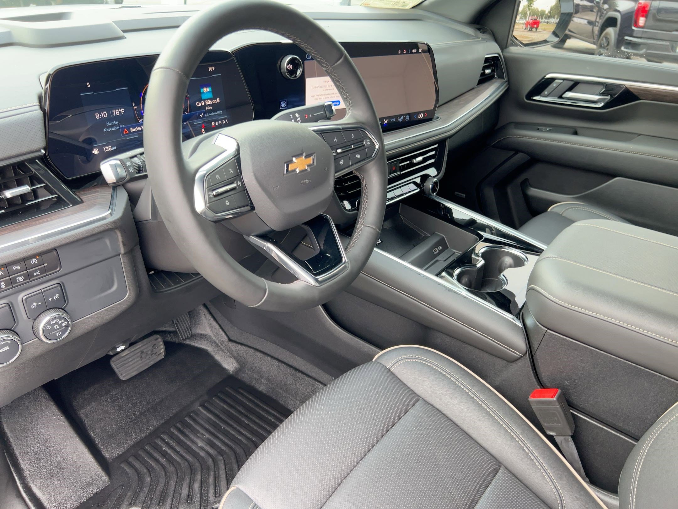 2025 Chevrolet Tahoe Premier photo 3