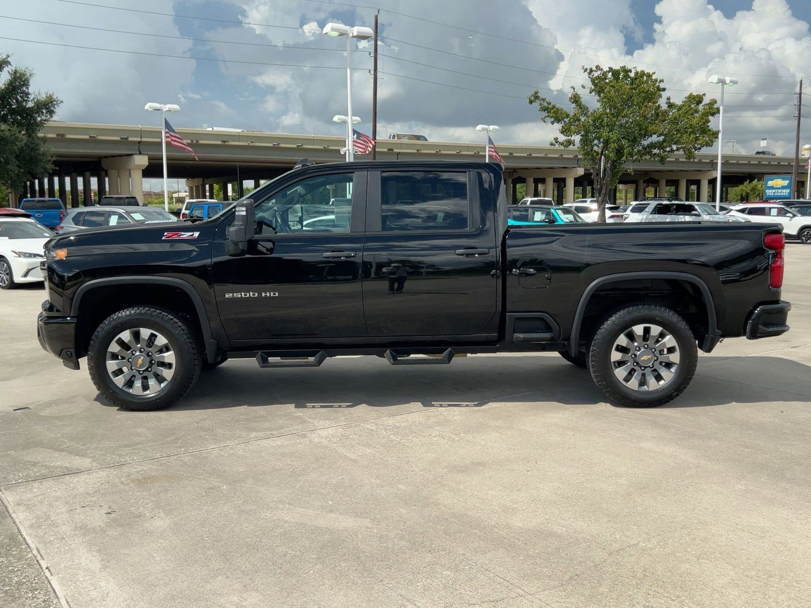 2024 Chevrolet Silverado 2500HD Custom photo 2