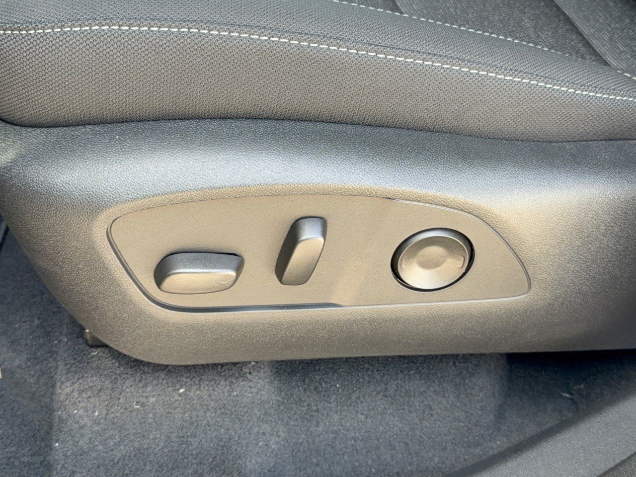 2027 Chevrolet Traverse LT - Photo 16