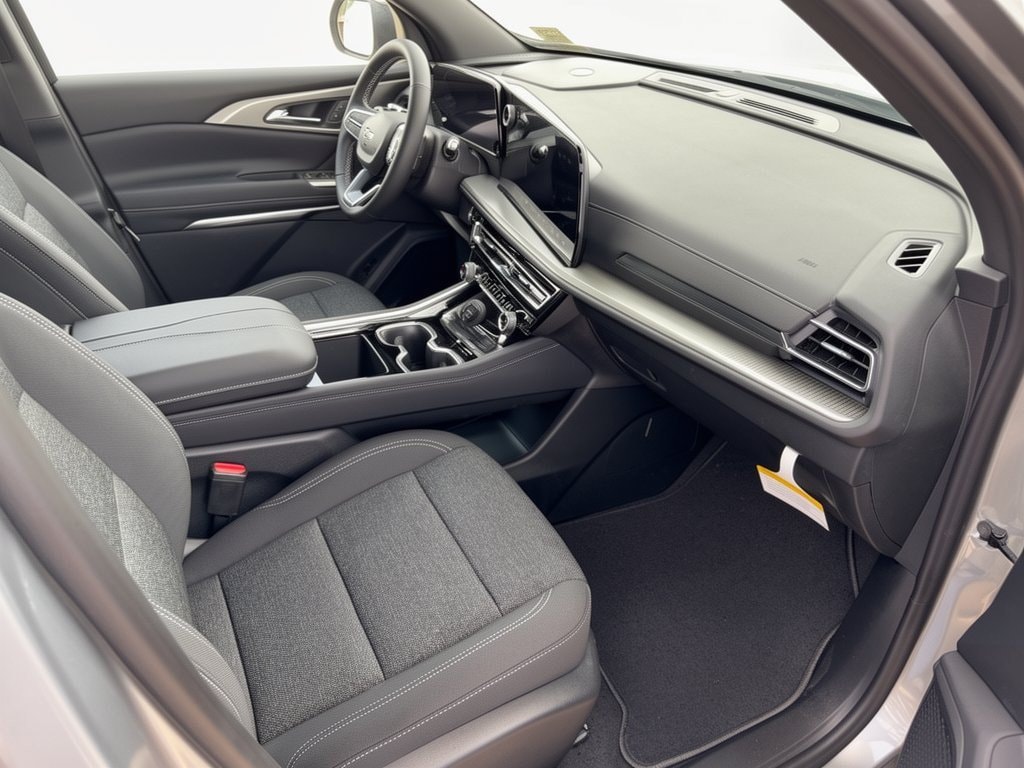 2027 Chevrolet Traverse LT - Photo 30