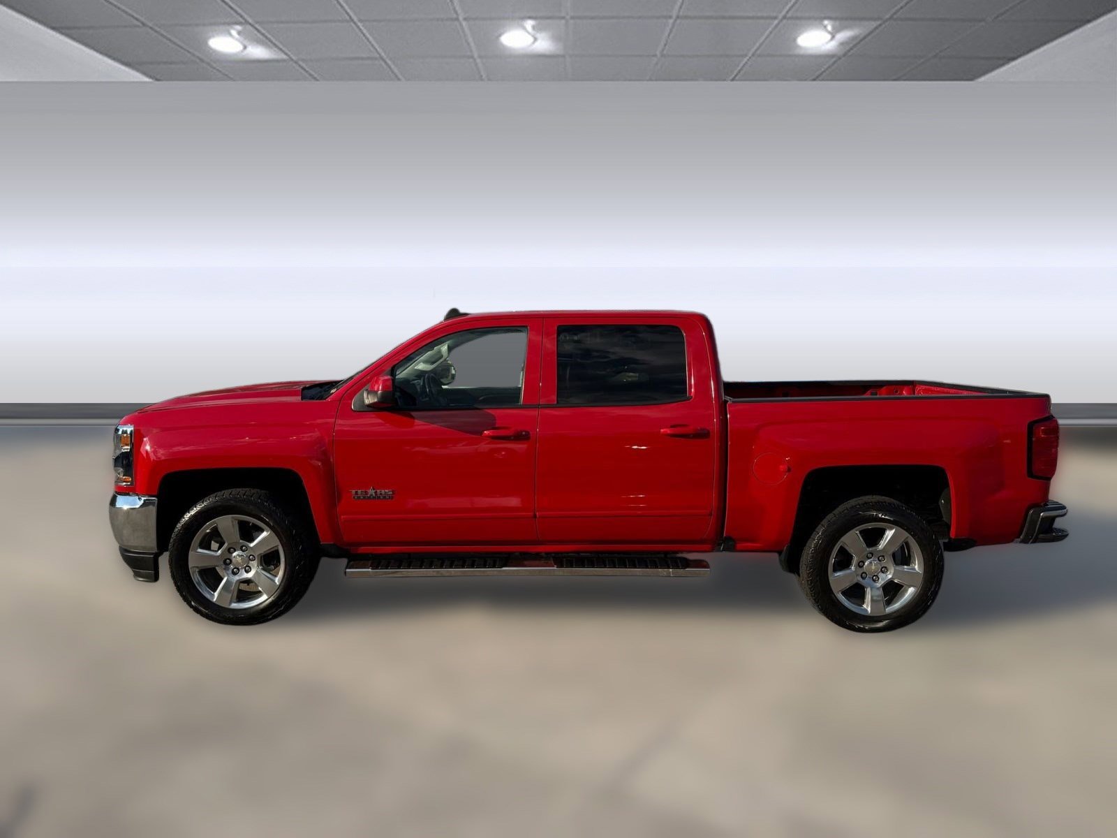2018 Chevrolet Silverado 1500 LT photo 2