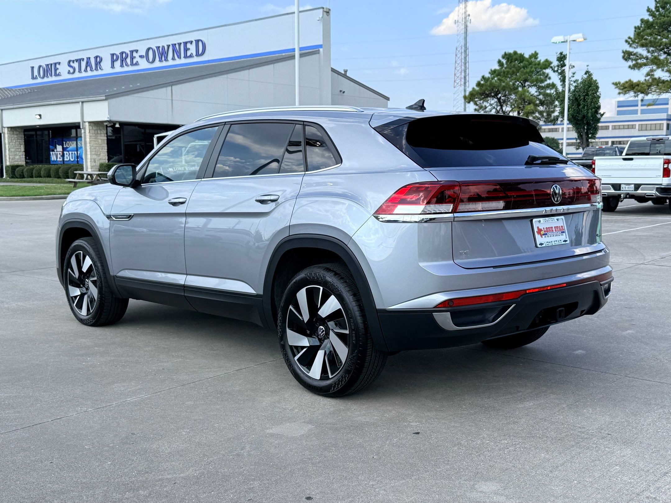 2024 Volkswagen Atlas Cross Sport SE Technology photo 3