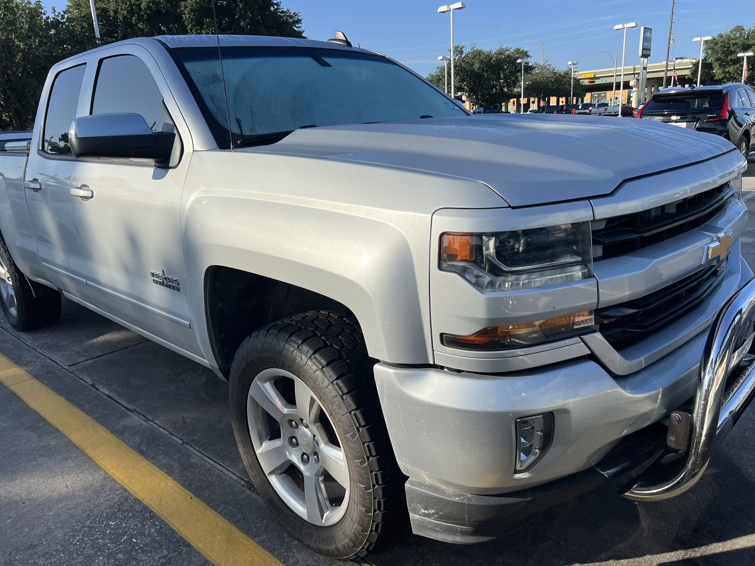 2017 Chevrolet Silverado 1500 LT photo 2