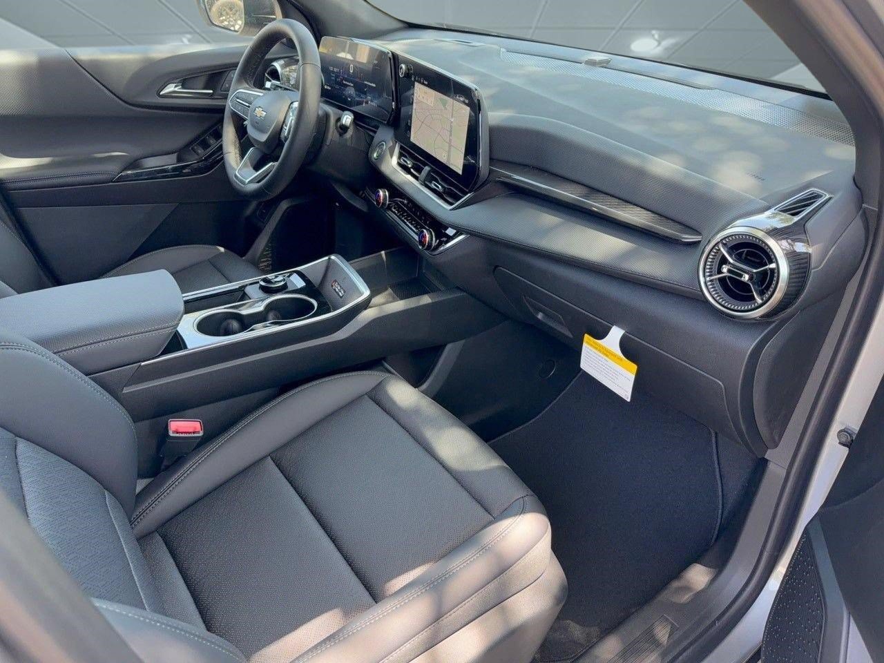 2027 Chevrolet Equinox LT - Photo 31