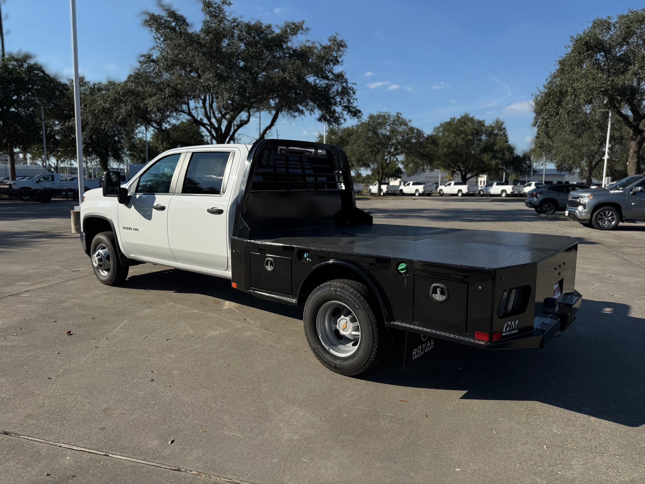 2025 Chevrolet Silverado 3500HD Work Truck photo 2