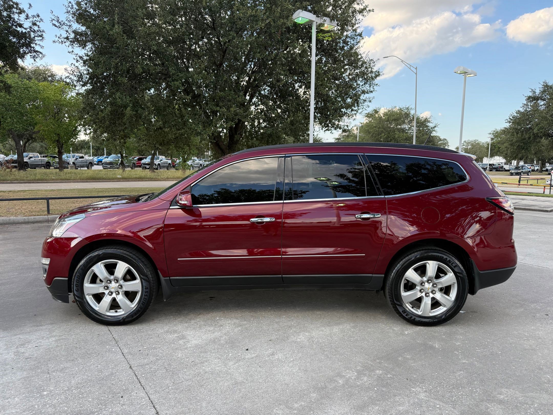 2017 Chevrolet Traverse Premier photo 2