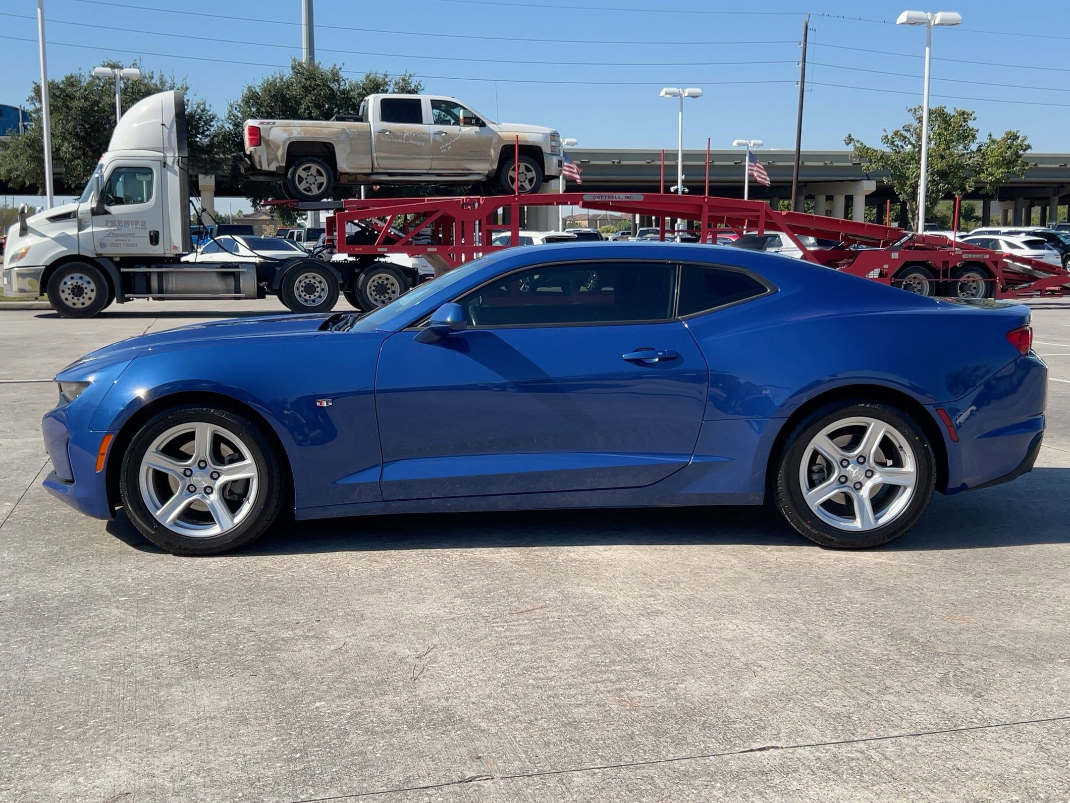 2023 Chevrolet Camaro 1LT photo 2