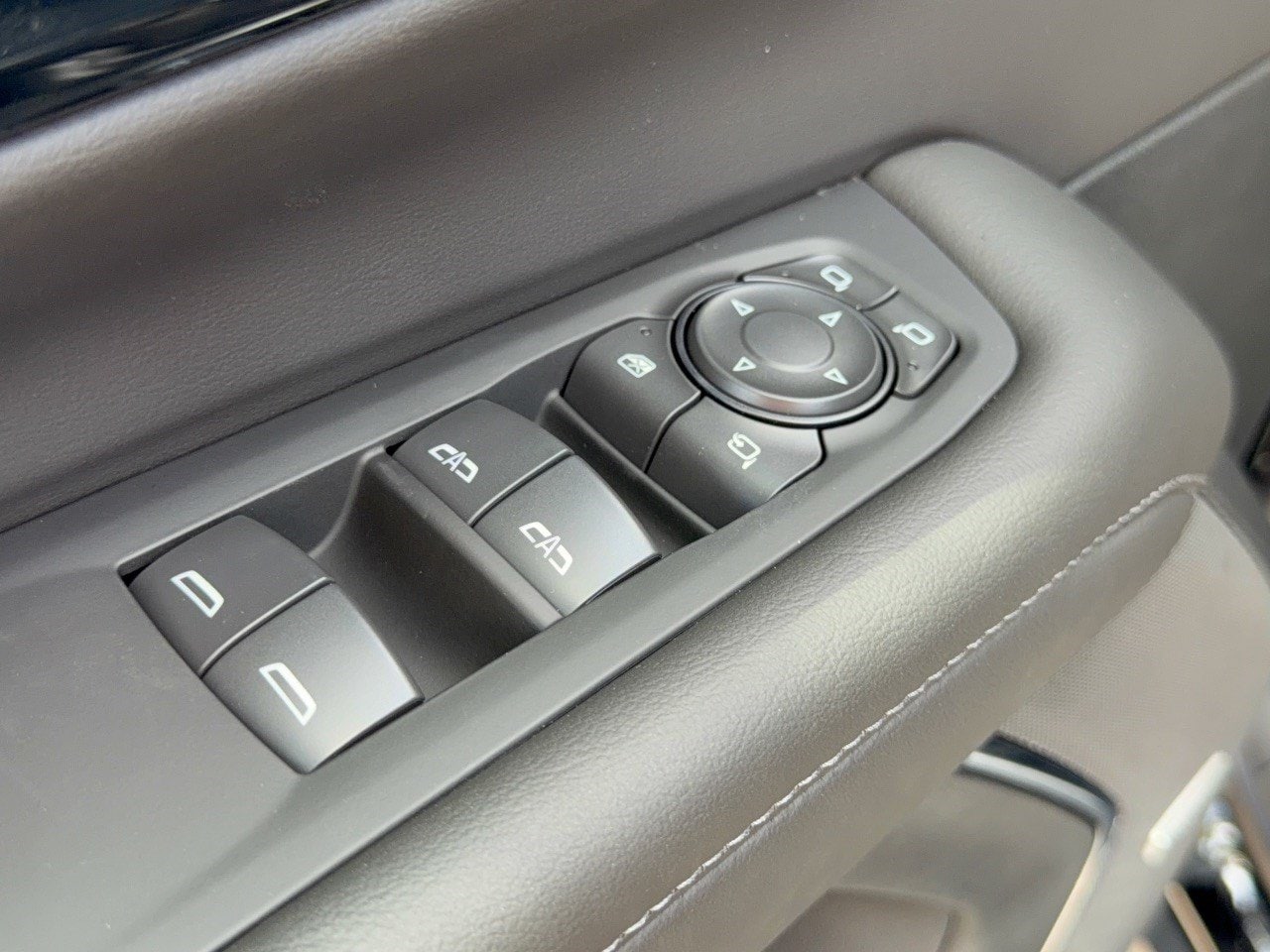 2026 Chevrolet Suburban LT - Photo 15