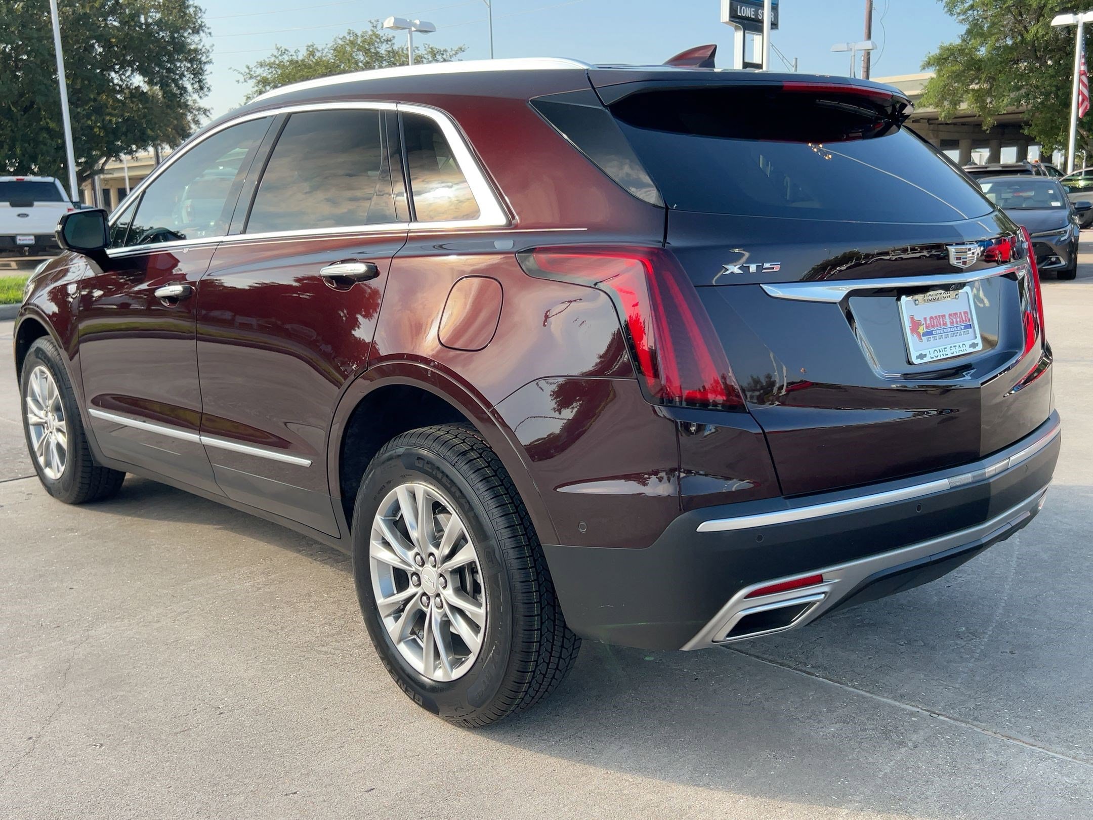 2021 Cadillac XT5 Premium Luxury photo 2