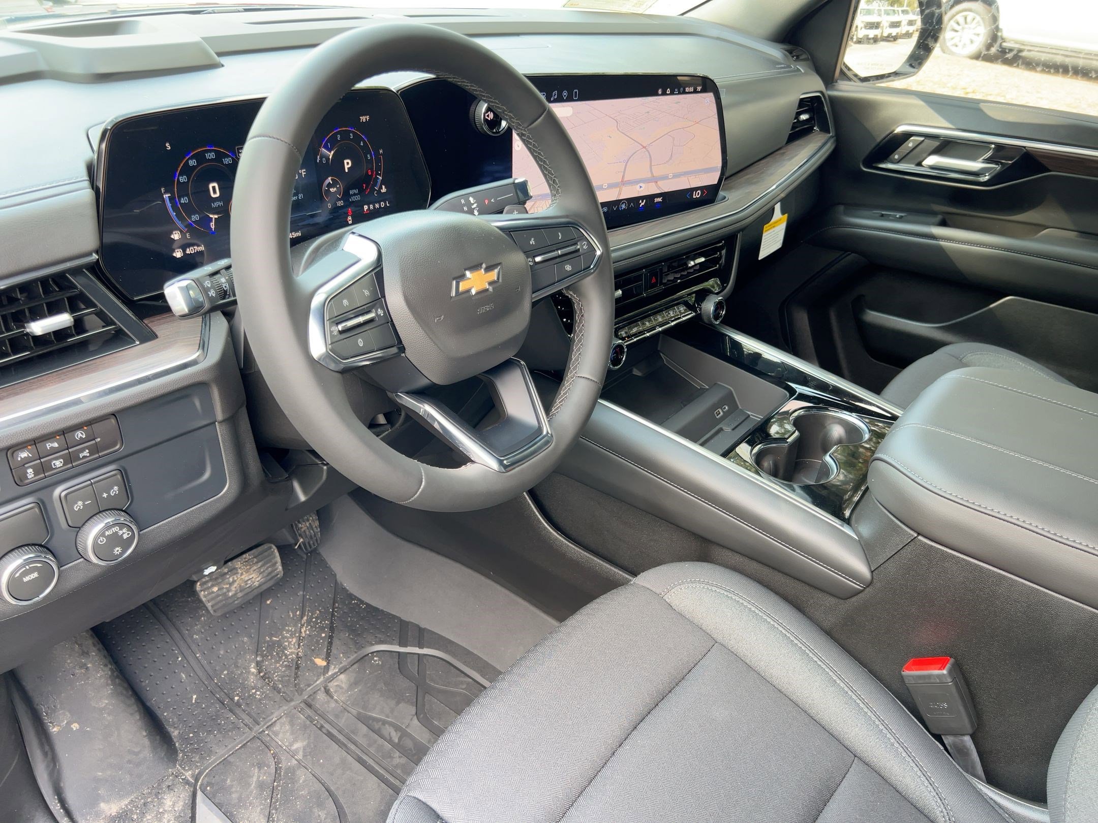 2026 Chevrolet Suburban LS photo 3