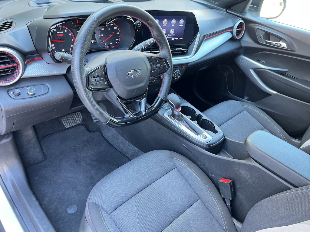 Used 2025 Chevrolet Trax 1RS SUV