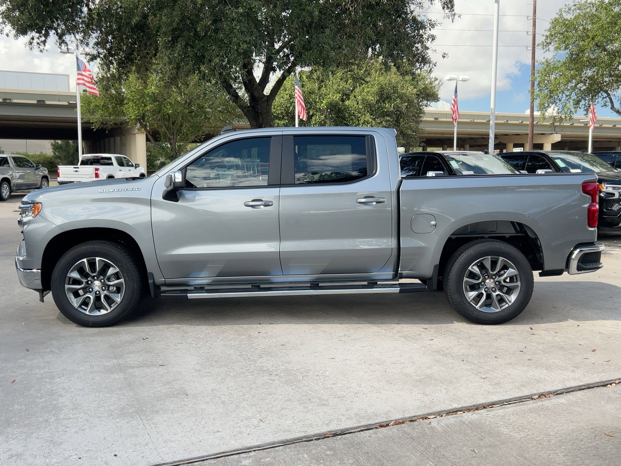 2026 Chevrolet Silverado 1500 LT photo 2