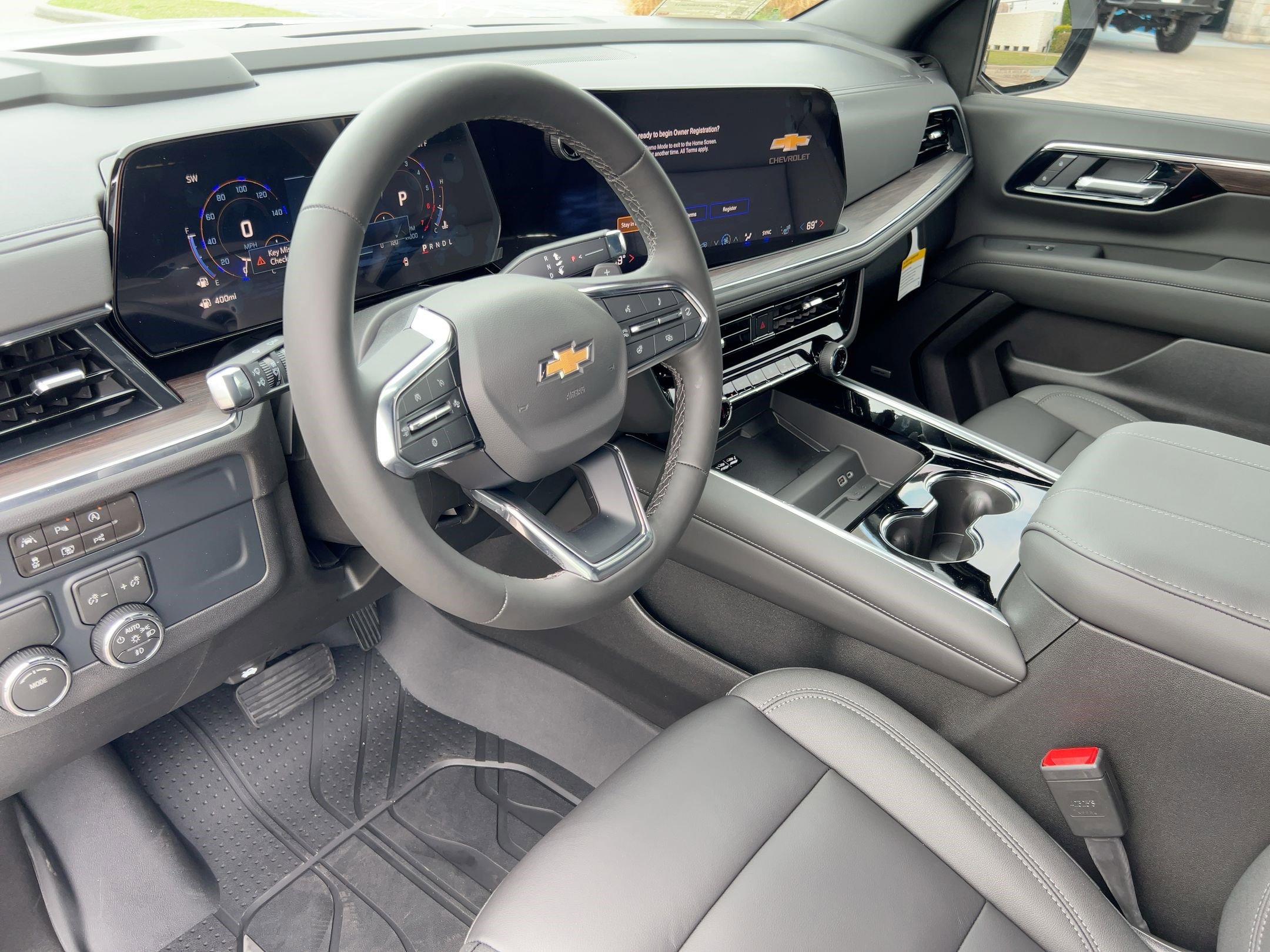 2026 Chevrolet Suburban LT photo 2