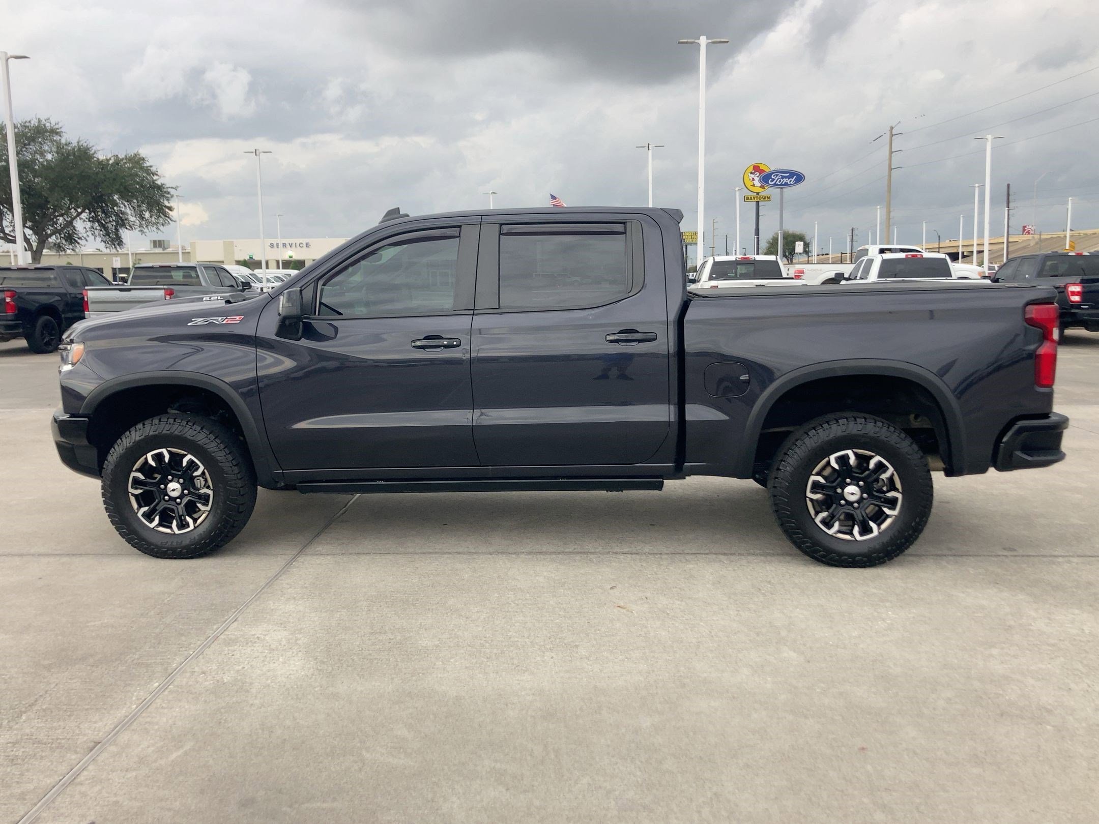 2023 Chevrolet Silverado 1500 ZR2 photo 2