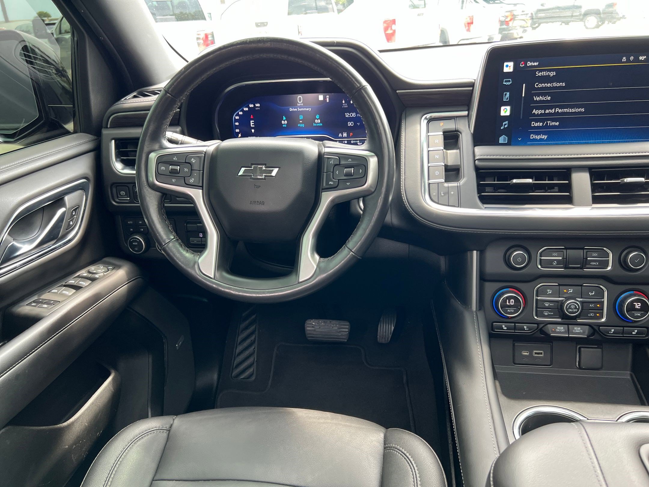2022 Chevrolet Suburban Z71 photo 2