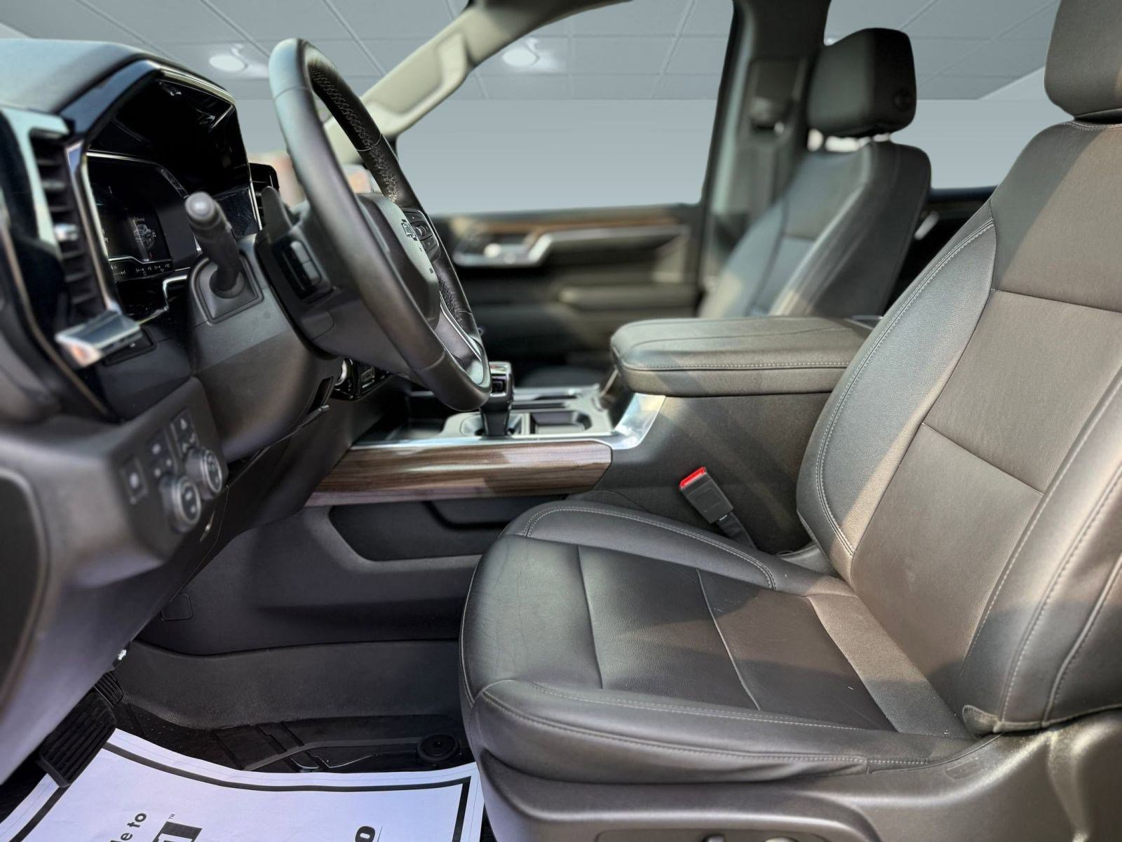 2024 Chevrolet Silverado 1500 RST photo 3