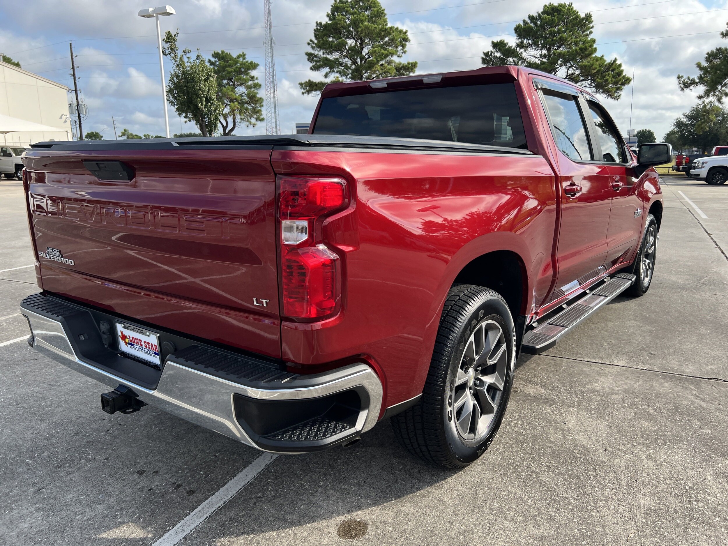 2020 Chevrolet Silverado 1500 LT photo 3