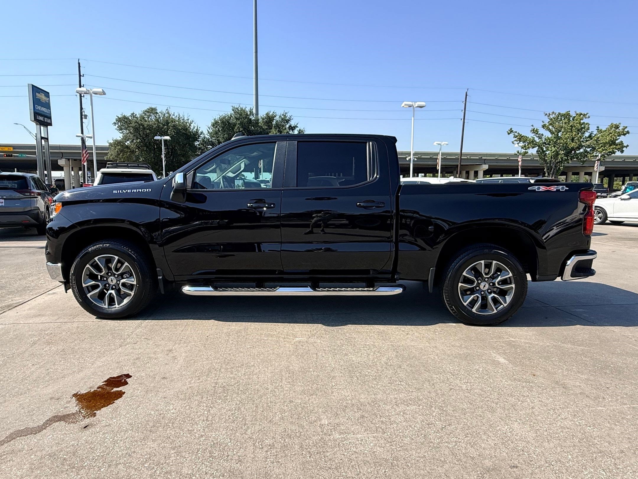 2024 Chevrolet Silverado 1500 LT photo 2