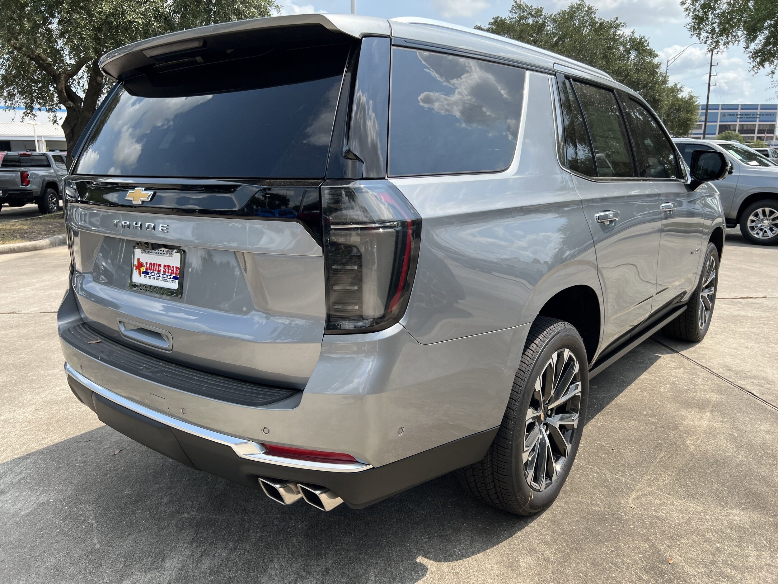 2025 Chevrolet Tahoe High Country photo 2