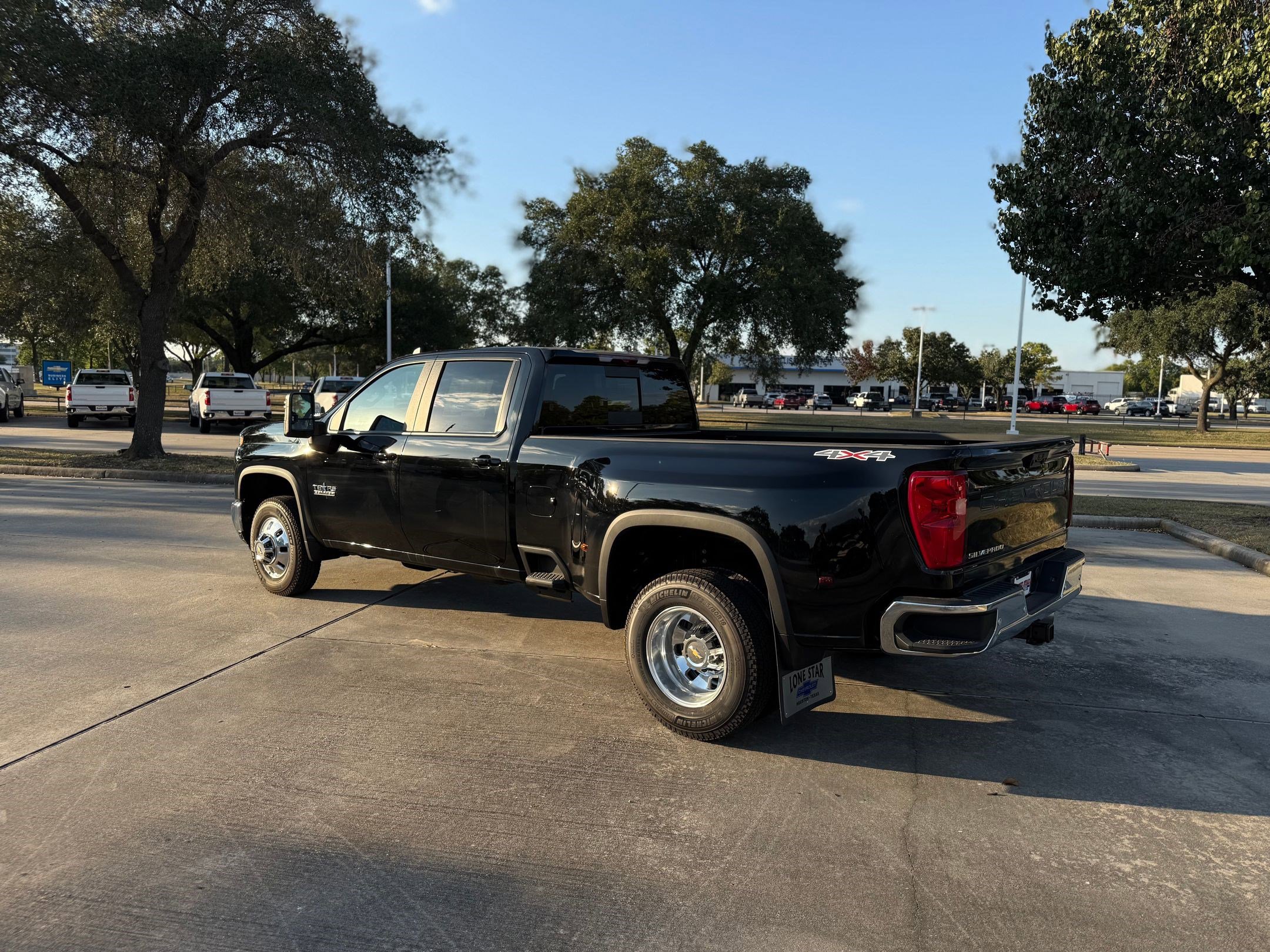 2025 Chevrolet Silverado 3500HD LT photo 3