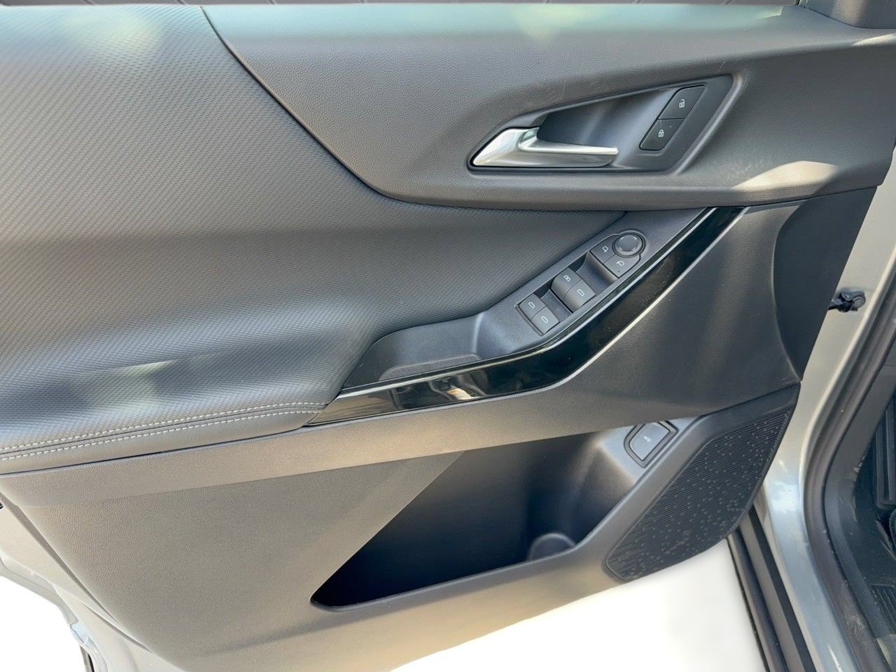 2027 Chevrolet Equinox LT - Photo 13