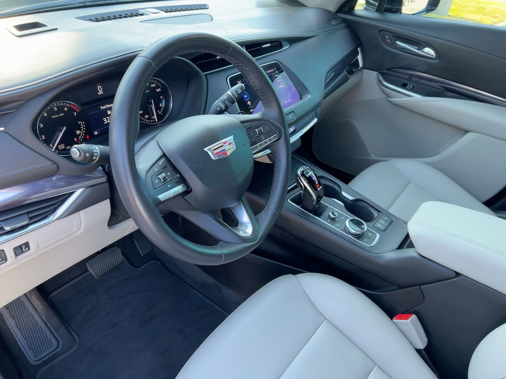 Used 2022 CADILLAC XT4 Luxury SUV