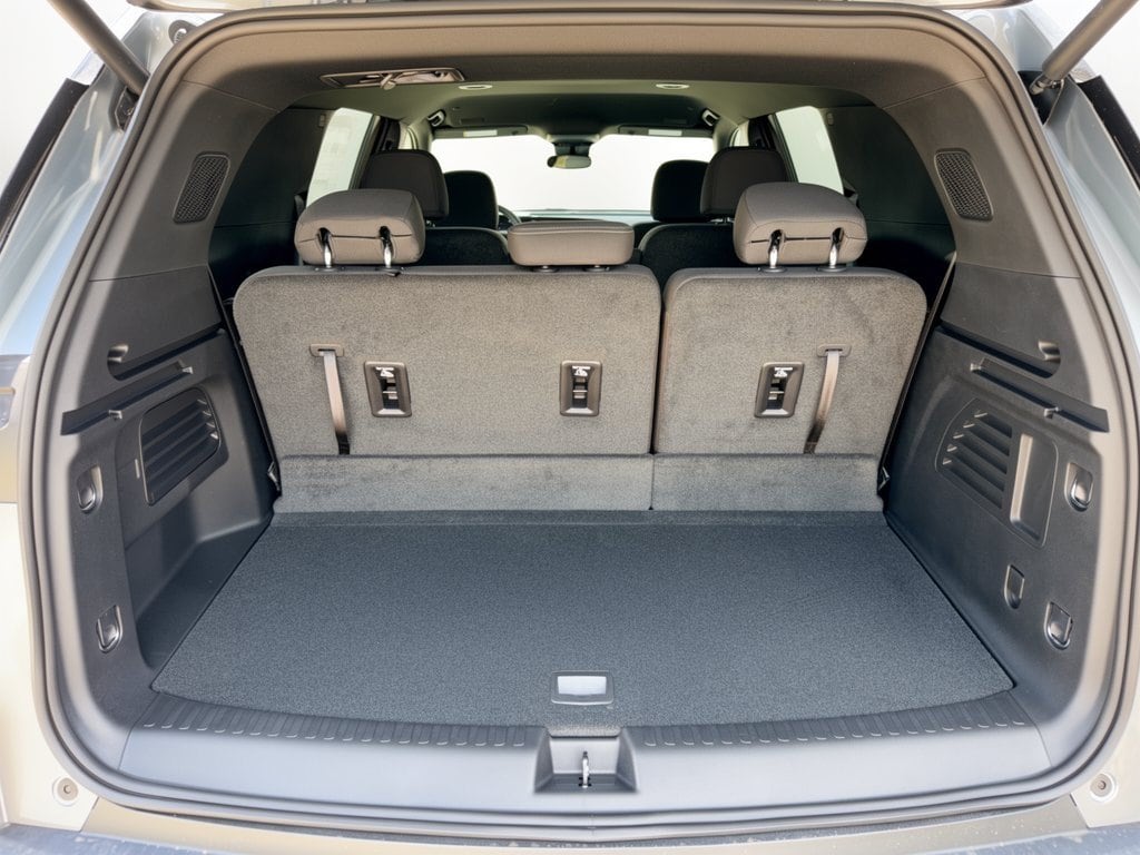 2027 Chevrolet Traverse LT - Photo 28
