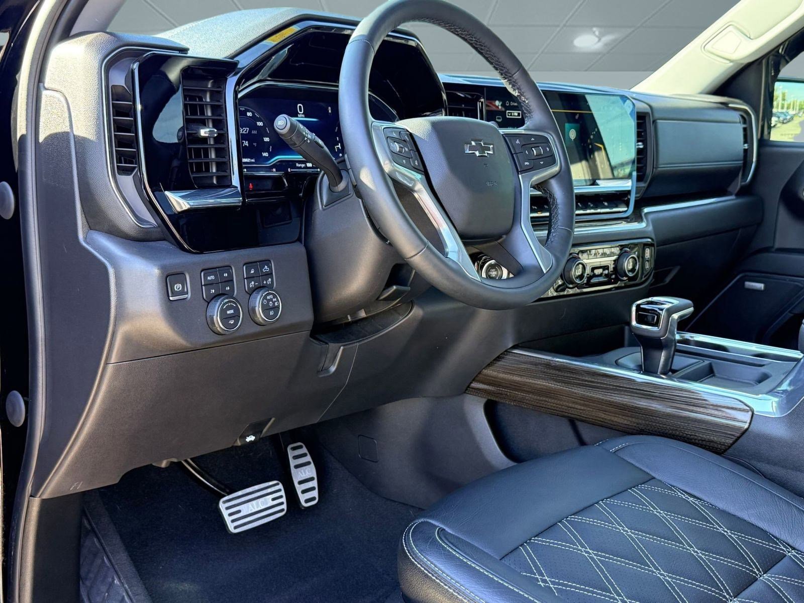 2023 Chevrolet Silverado 1500 RST photo 4