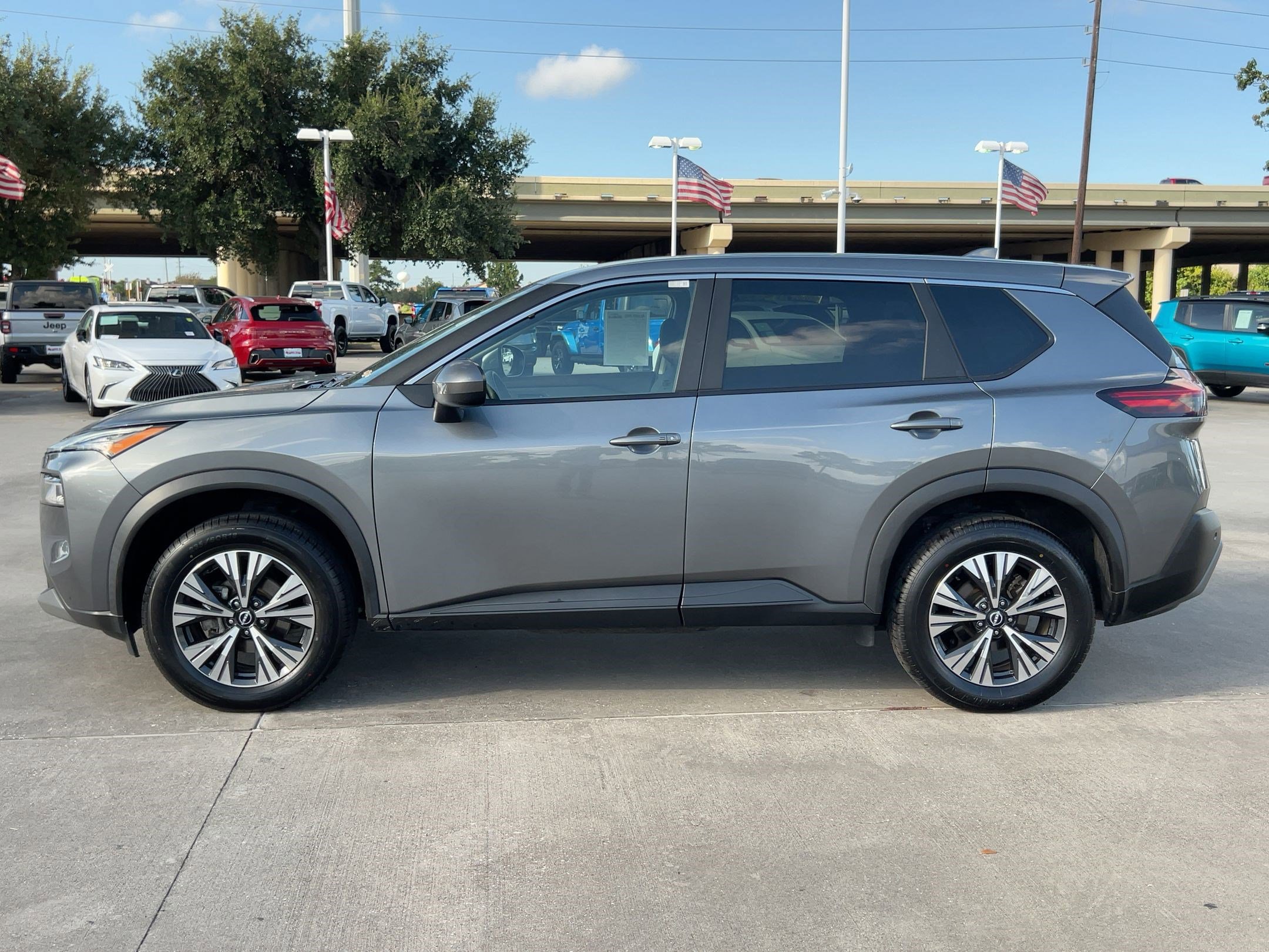 2023 Nissan Rogue SV photo 2