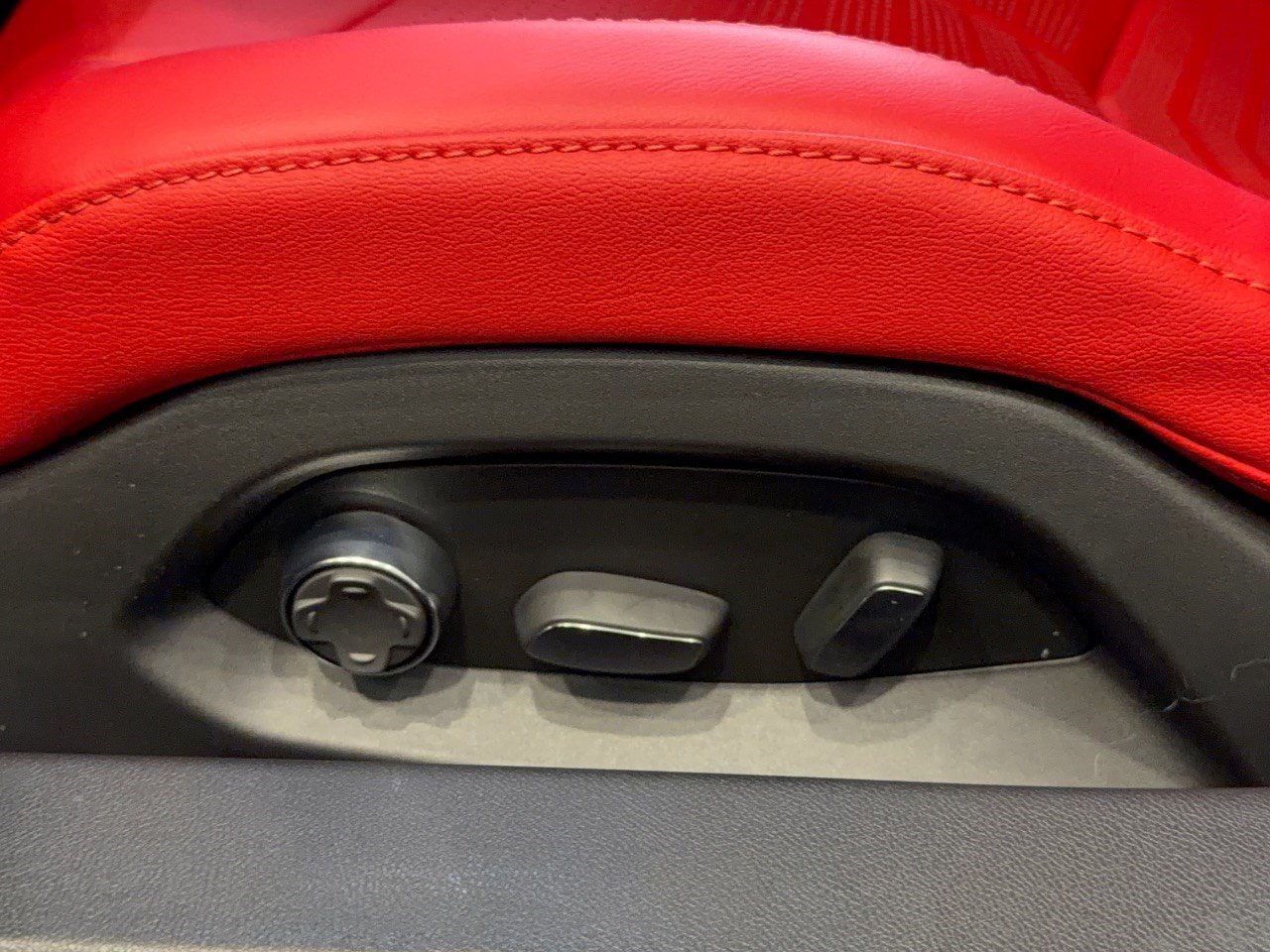 2027 Chevrolet Corvette 2LT - Photo 16