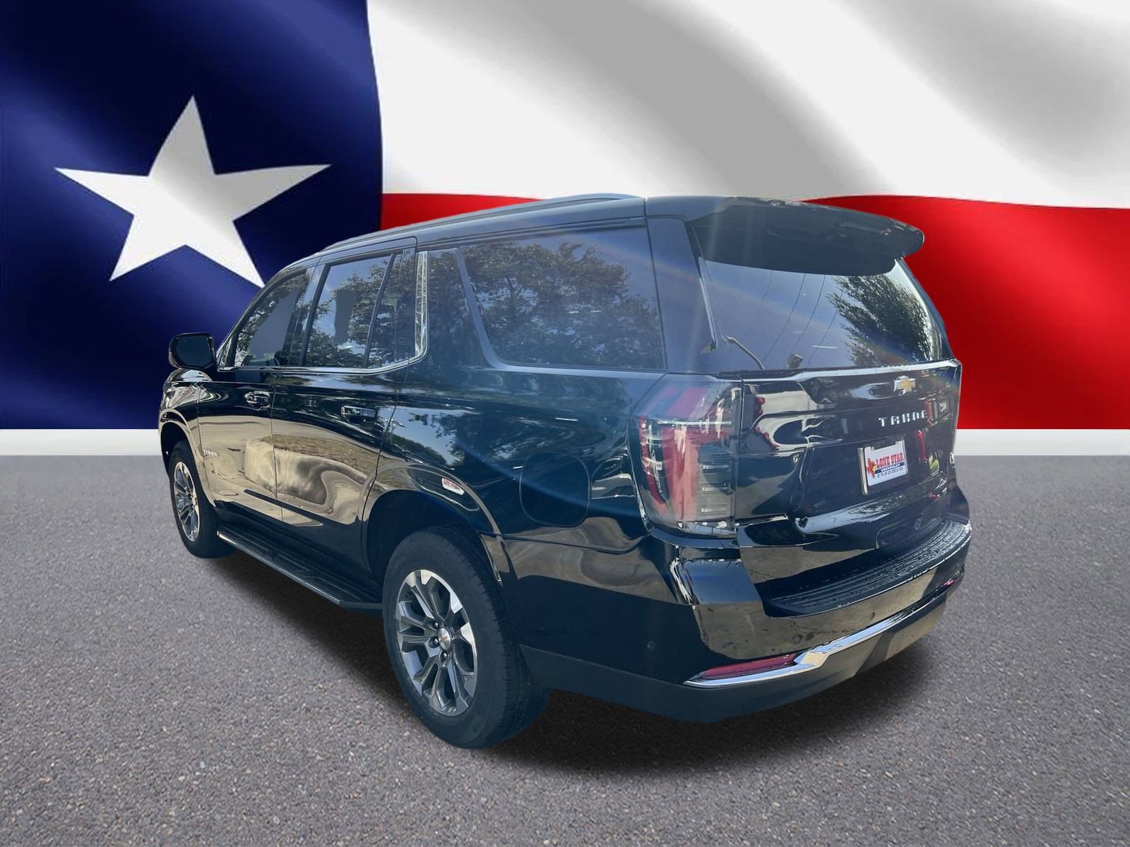 2025 Chevrolet Tahoe LS photo 2