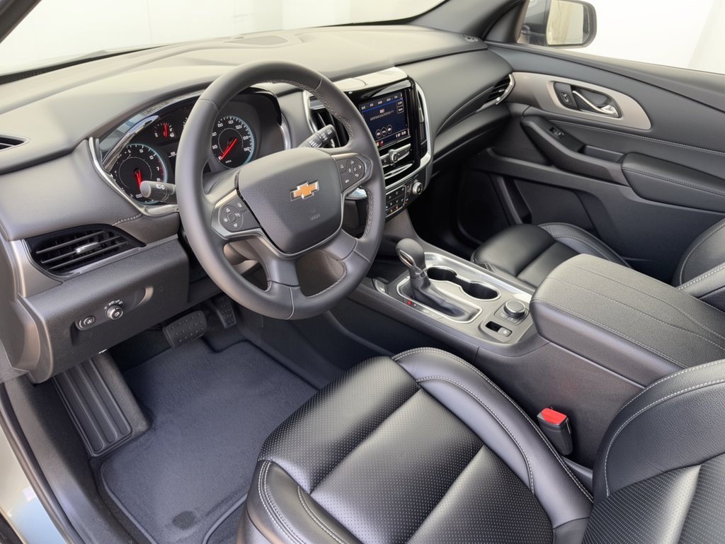 Used 2023 Chevrolet Traverse LT Cloth SUV