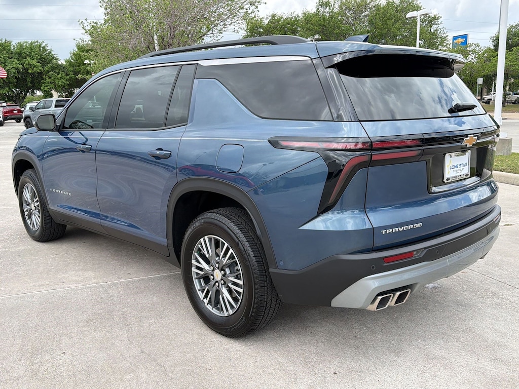 Used 2025 Chevrolet Traverse LT SUV