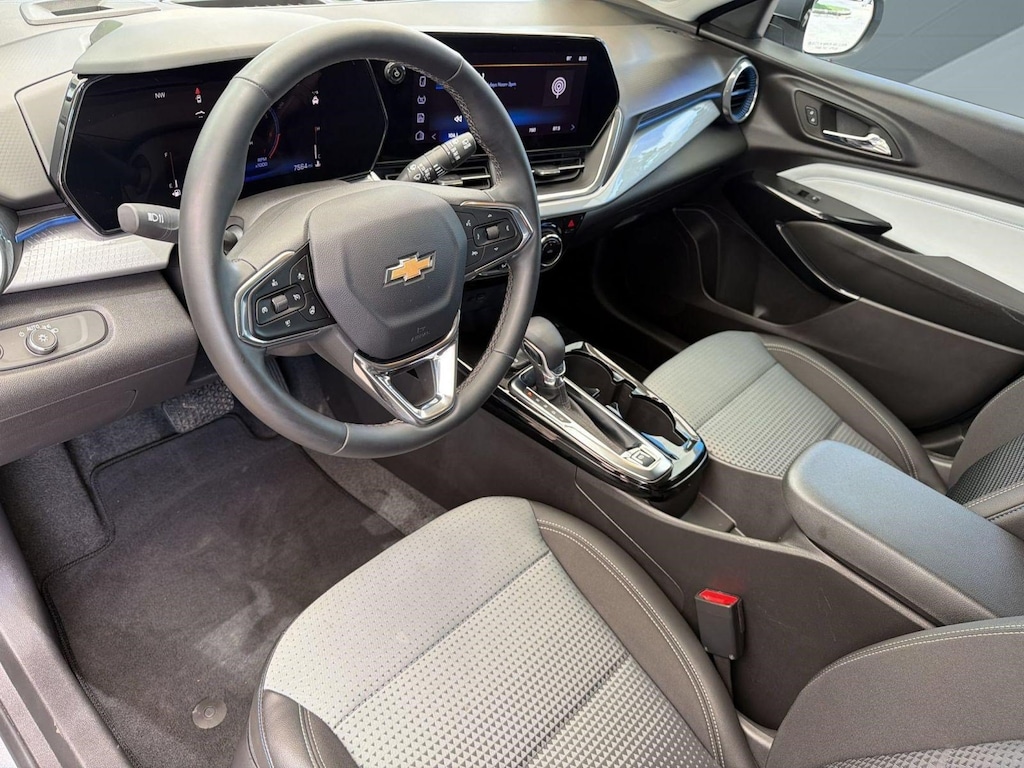 Used 2025 Chevrolet Trax LT SUV