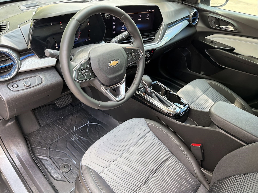 Used 2025 Chevrolet Trax LT SUV