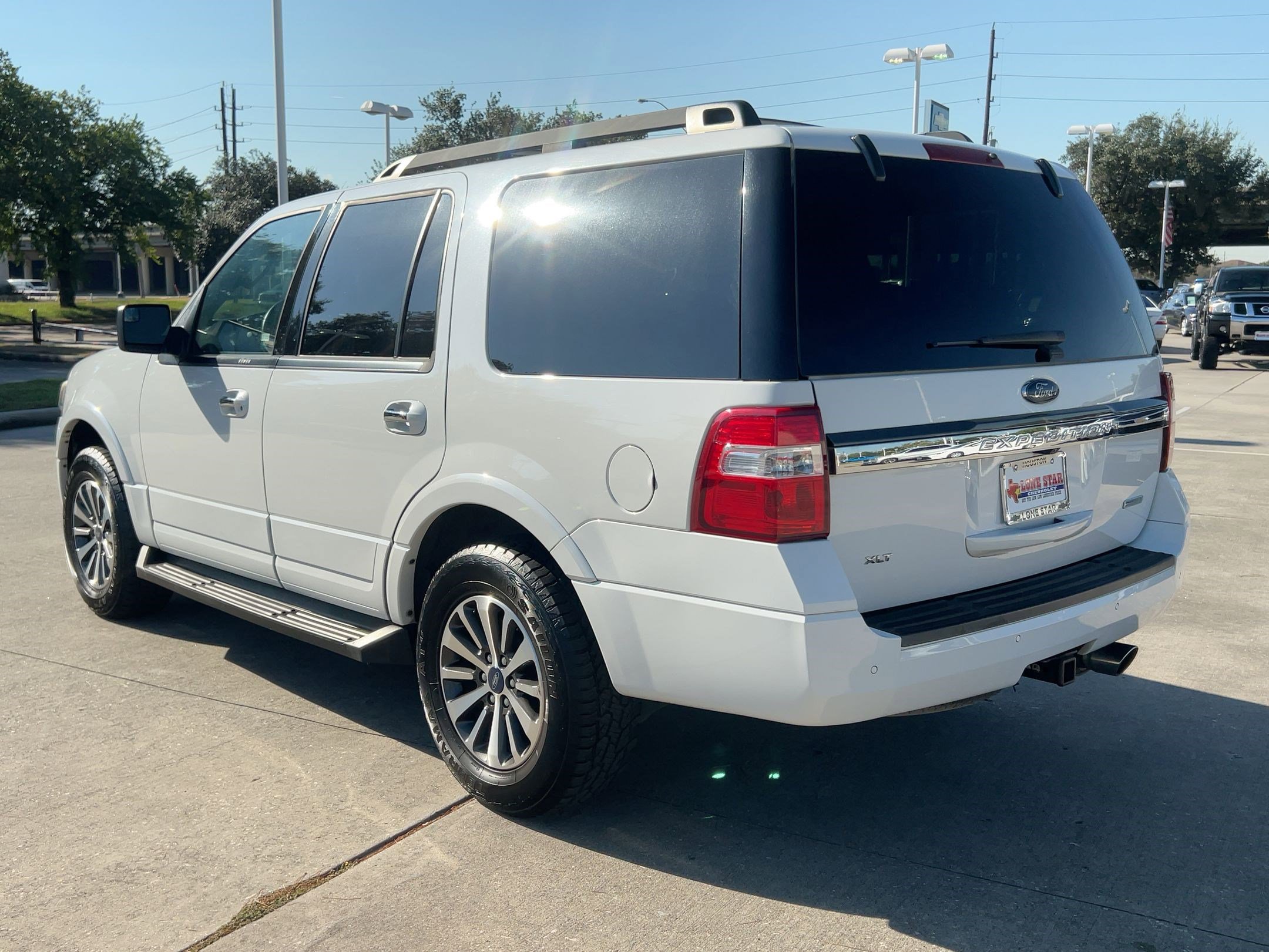 2017 Ford Expedition XLT photo 2