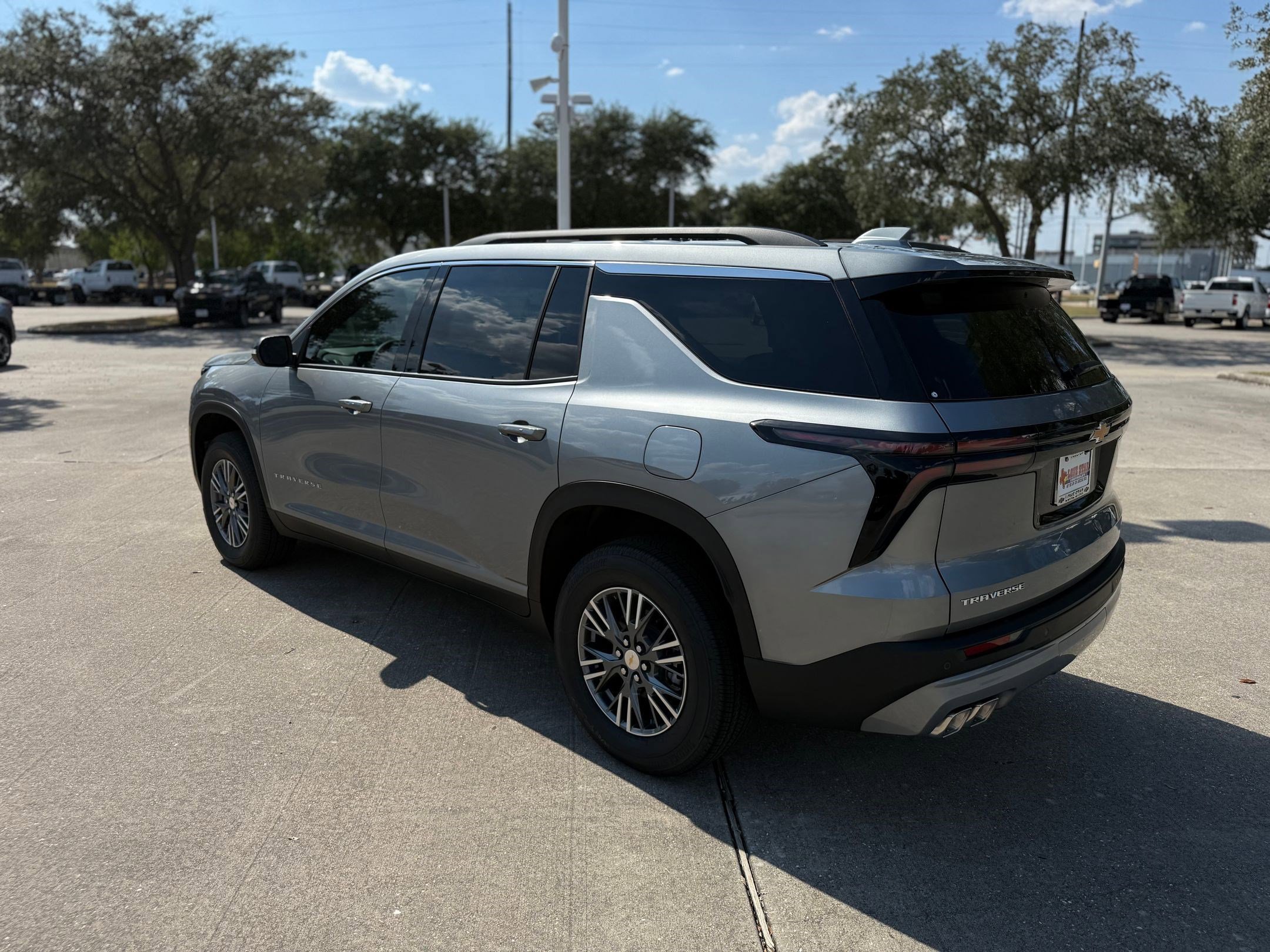 2026 Chevrolet Traverse photo 2