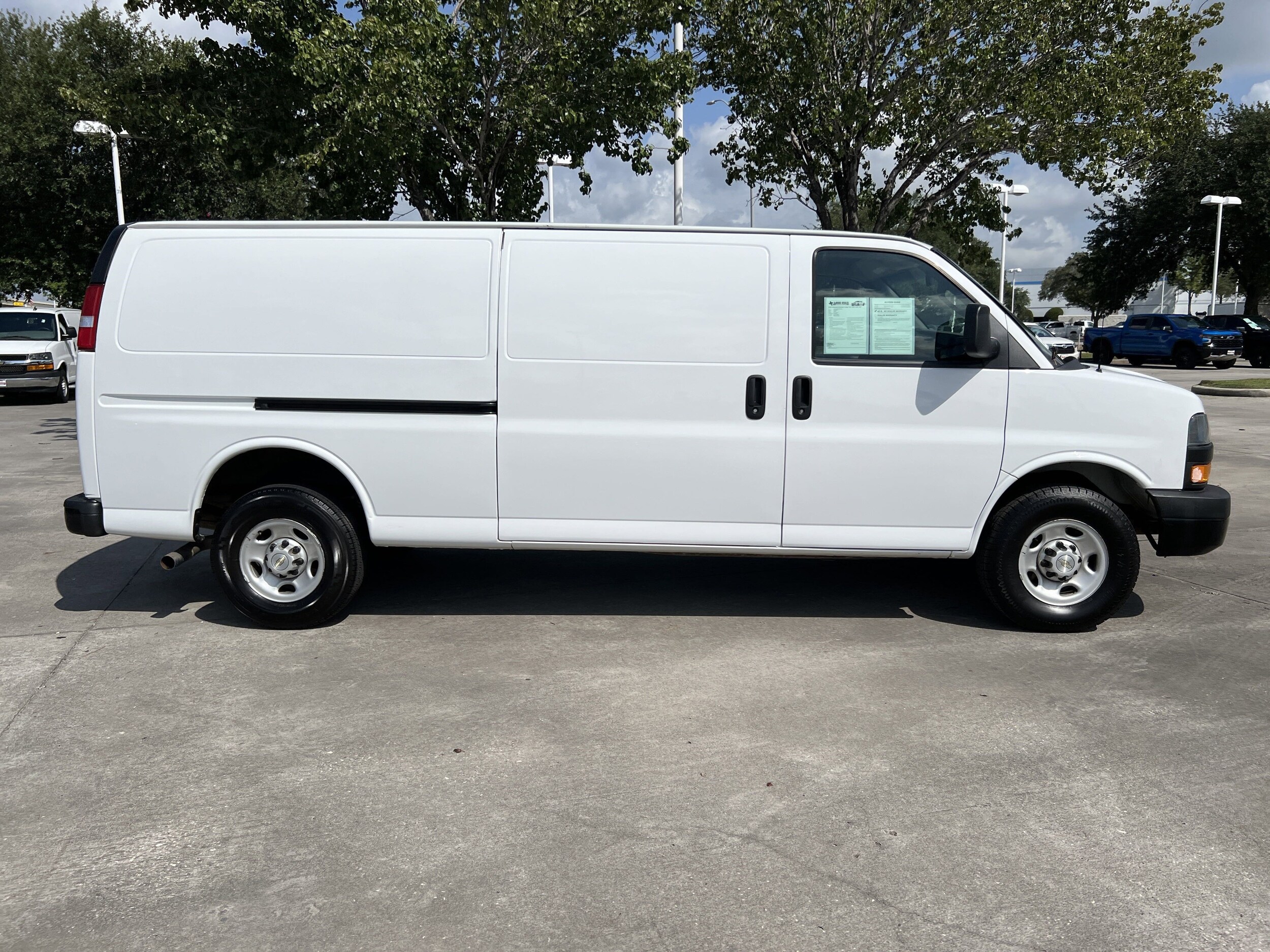 2023 Chevrolet Express Cargo 2500 Van photo 2