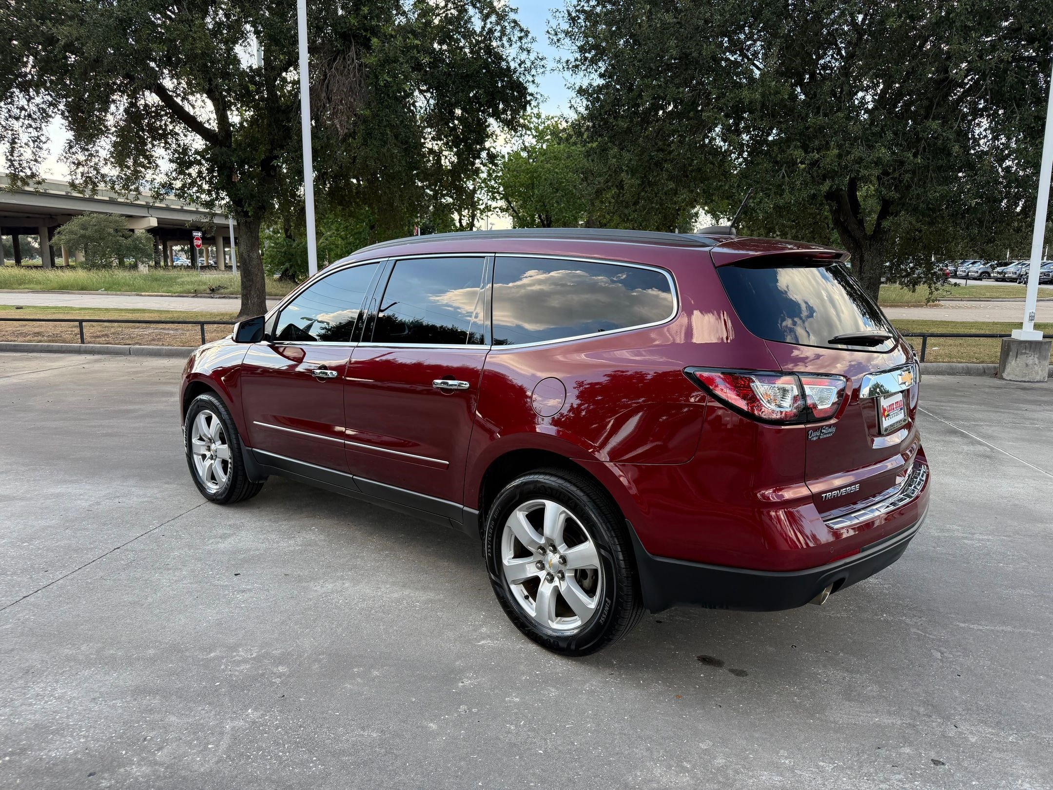 2017 Chevrolet Traverse Premier photo 3