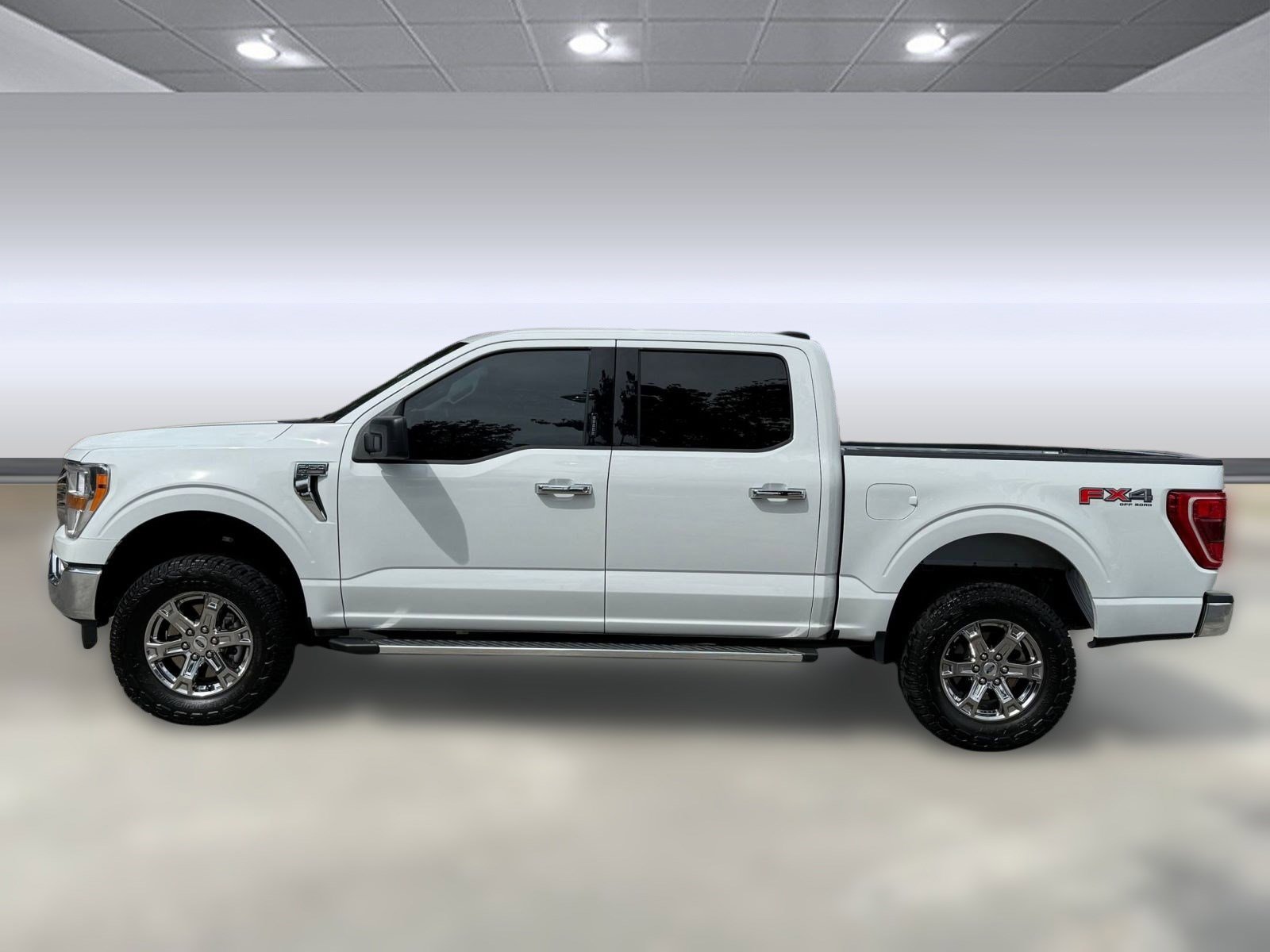 2023 Ford F-150 XLT photo 2