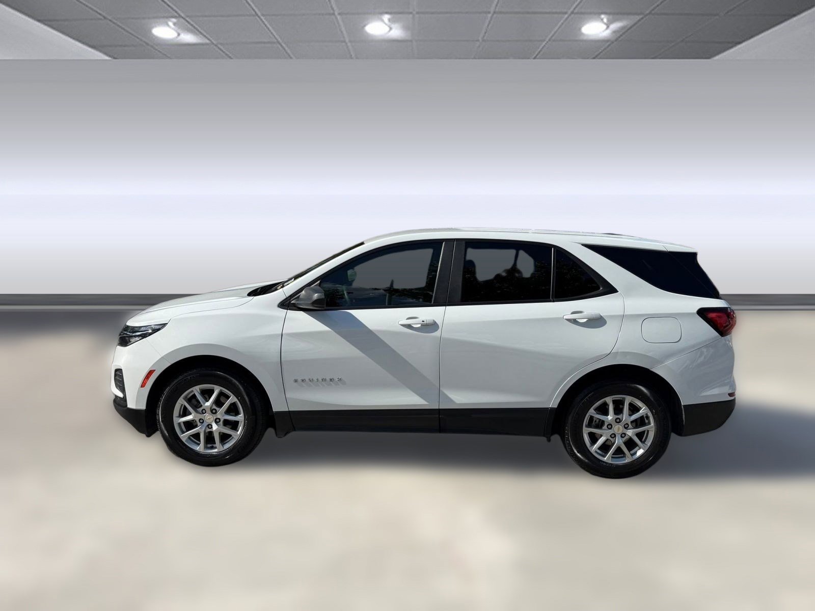 2022 Chevrolet Equinox LS photo 2