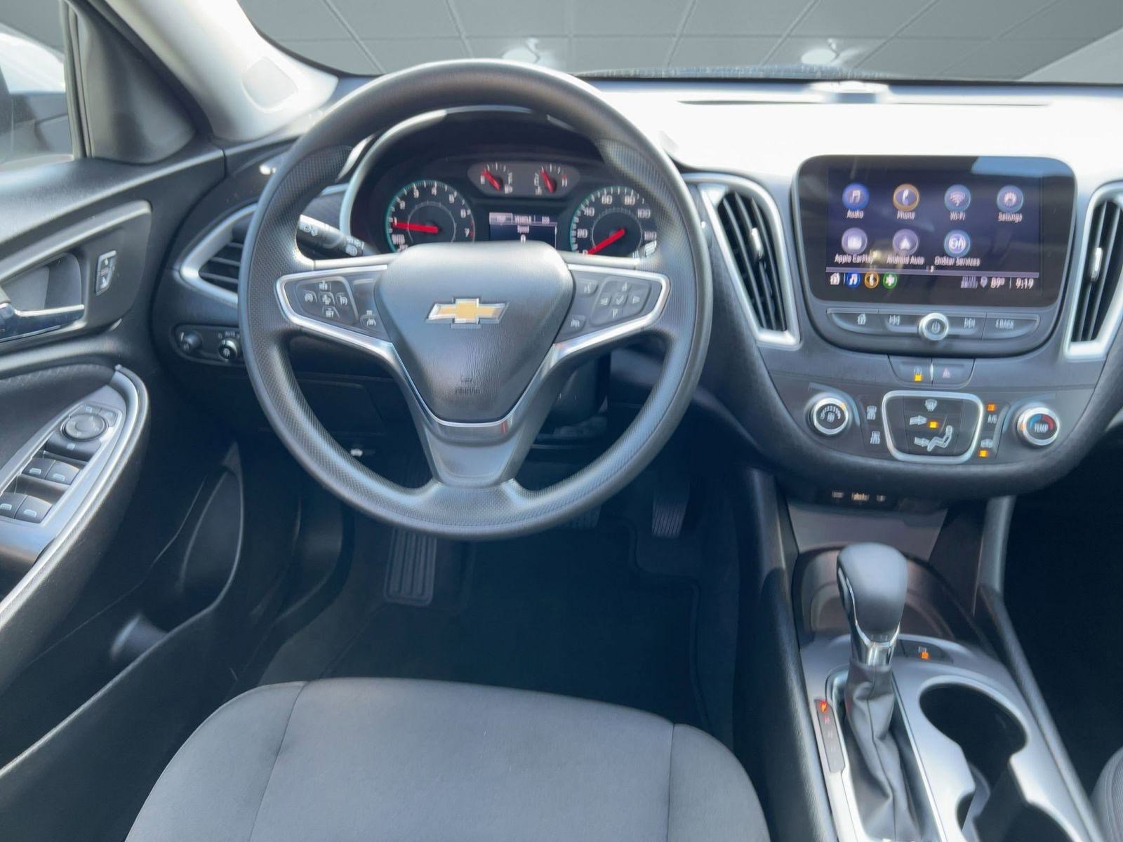 2025 Chevrolet Malibu LS photo 4