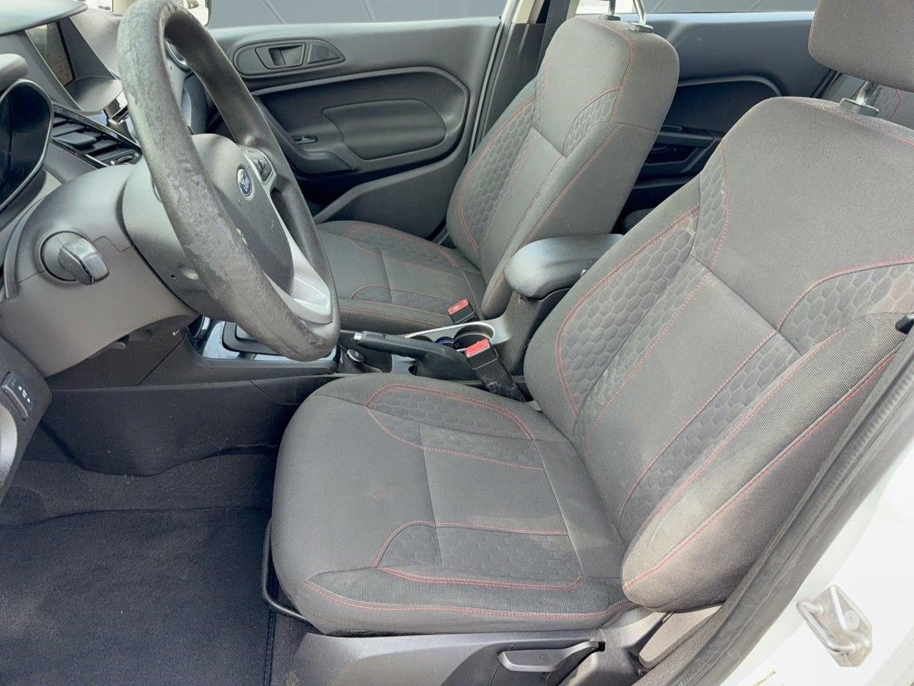Fiesta SE Sedan